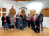 Szent László címer alatt az egyesületi tagok (résztvevők)